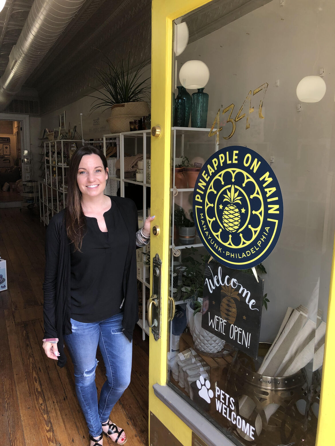 FACES OF MNYK: Meet Kathy, Owner of Pineapple on Main!